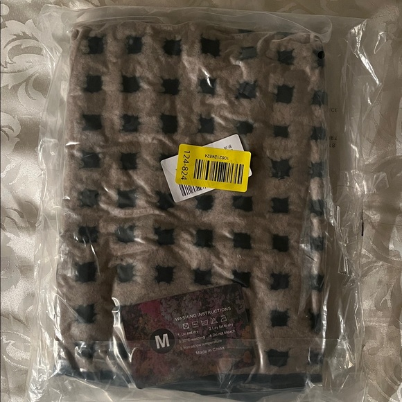 Gacaky Women's Fuzzy Green Checkered Sherpa Vest - Size M - New - Picture 2 of 3